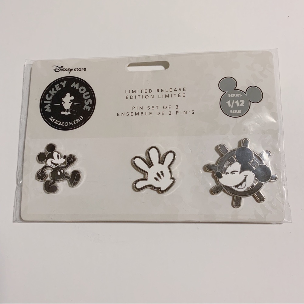 Limited Release Classic Mickey Disney pins GIFTS